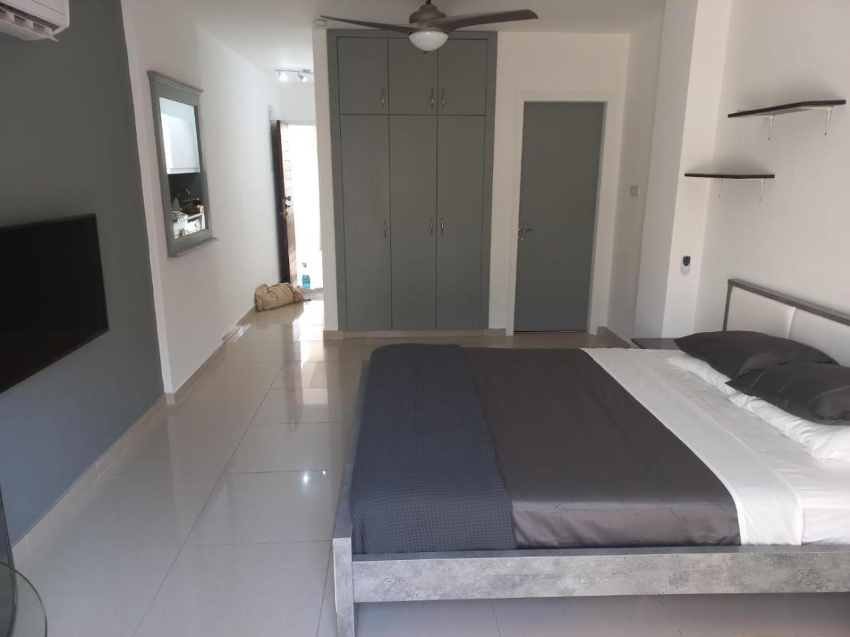 Modern Studio Apartment Armonia Court Paralimni Exterior photo