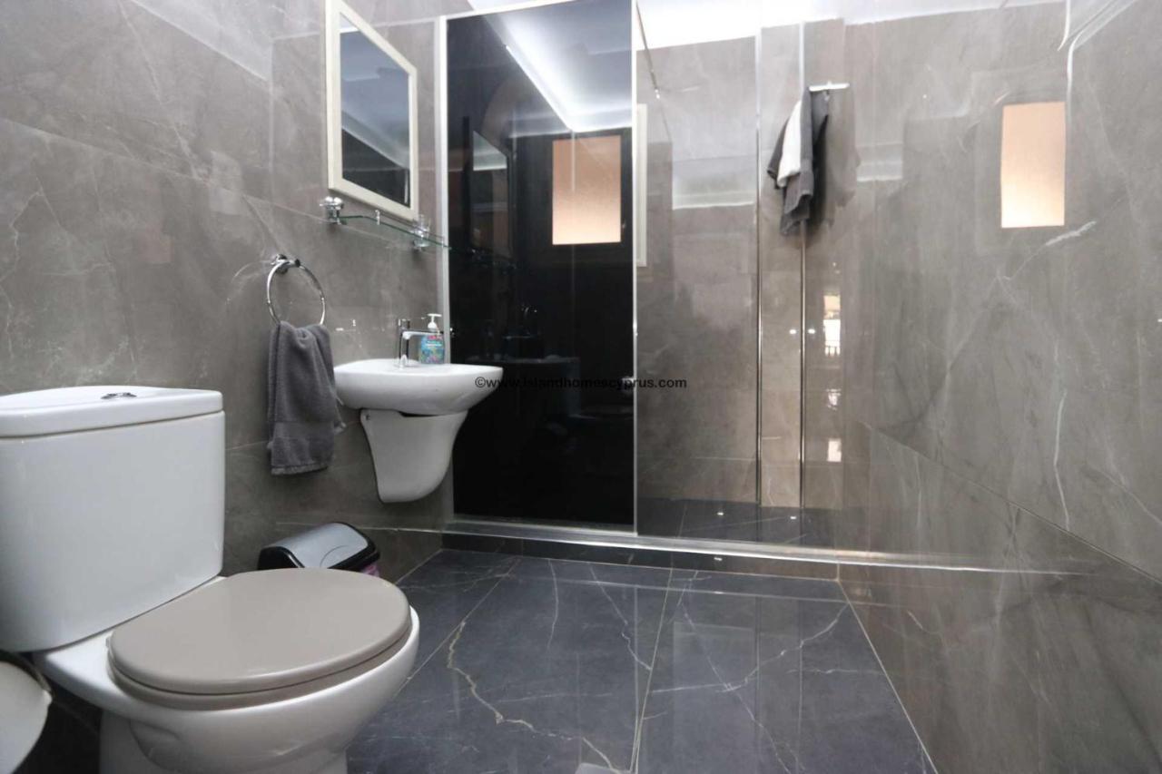 Modern Studio Apartment Armonia Court Paralimni Exterior photo